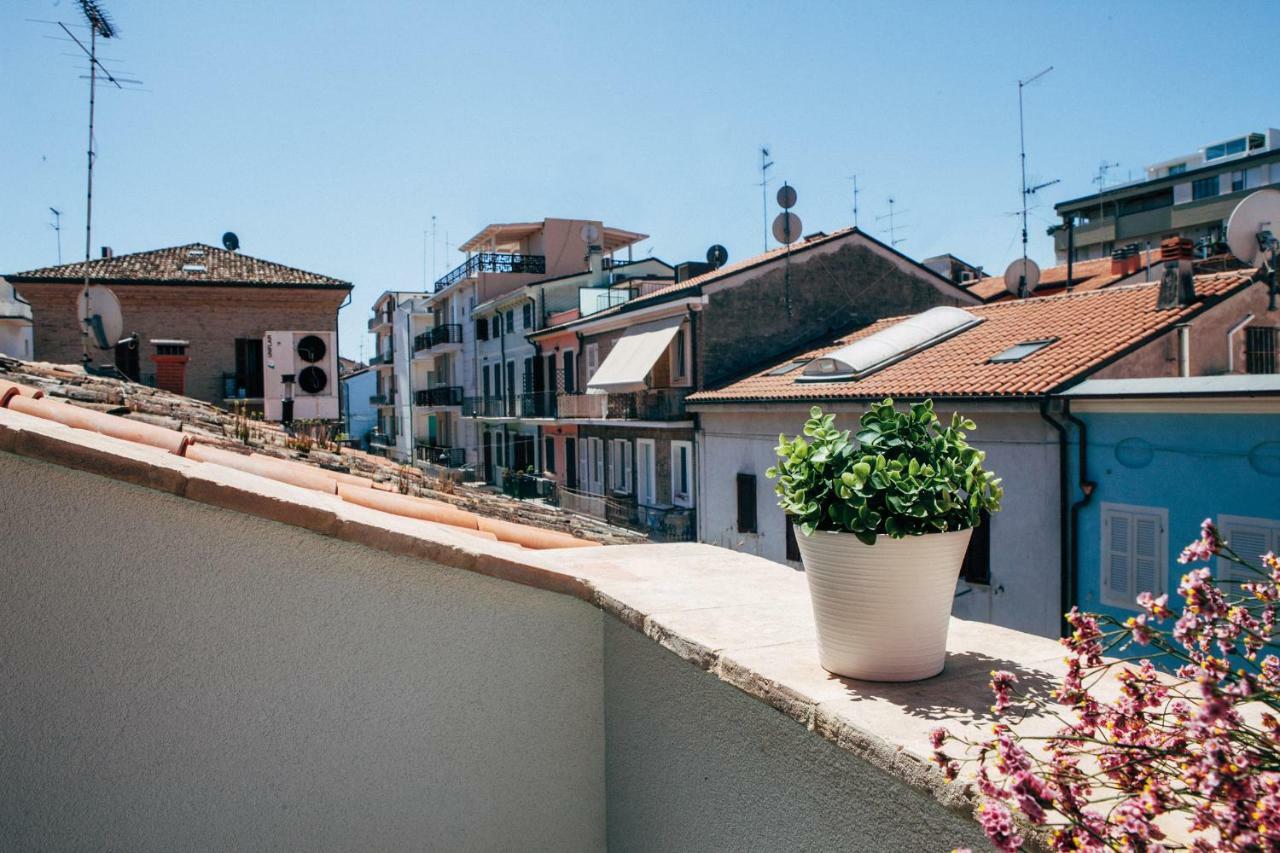 B&B Domar Civitanova Marche Bagian luar foto